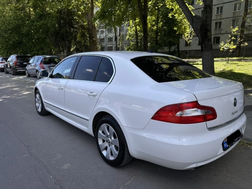Skoda Superb, 2011
