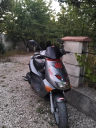 Aprilia sr125